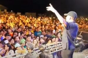 Mulheres foram contidas por seguranças. Briga em show de João gomes teria sido motivada por traição; vídeo
