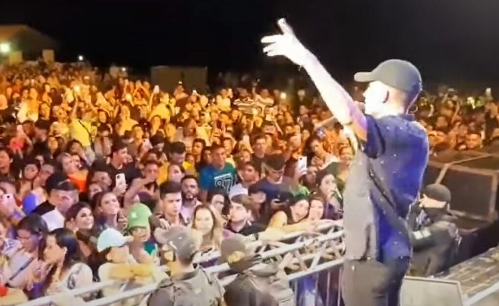 Mulheres foram contidas por seguranças. Briga em show de João gomes teria sido motivada por traição; vídeo