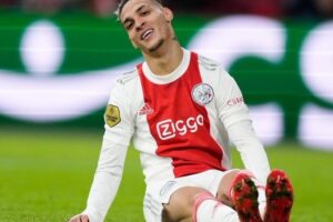 Antony machucado no Ajax