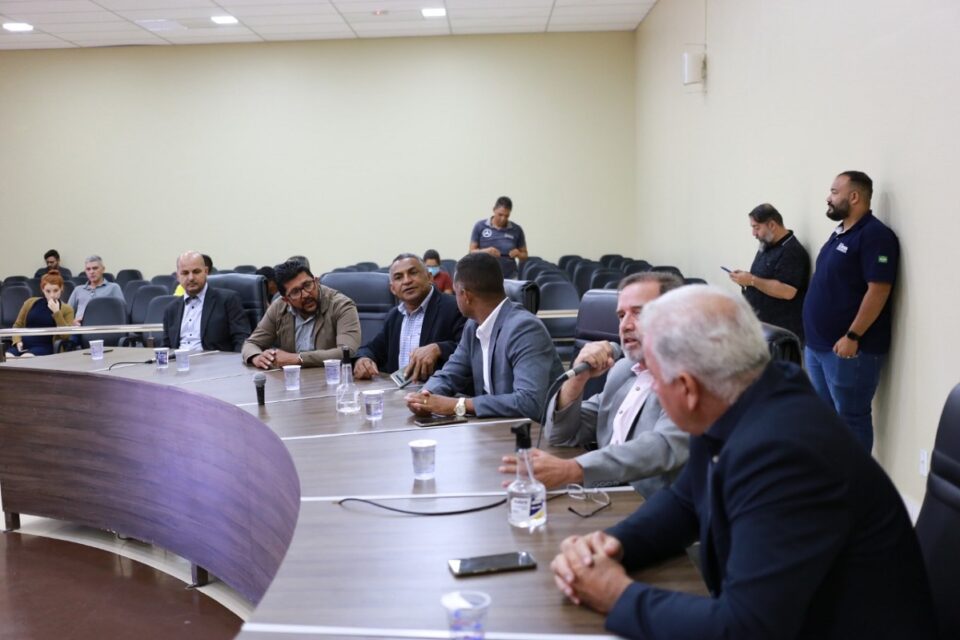 Vereadores de Aparecida durante sessão na Câmara Municipal
