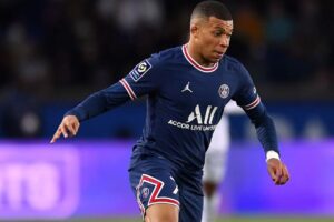Mbappé atuando pelo PSG