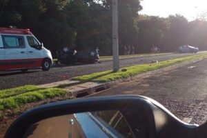 Uma criança, de 7 anos, morreu depois que um carro capotou em Santa Helena de Goiás. O motorista que estava embriagado foi preso. (Foto: reprodução/redes sociais)