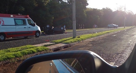 Uma criança, de 7 anos, morreu depois que um carro capotou em Santa Helena de Goiás. O motorista que estava embriagado foi preso. (Foto: reprodução/redes sociais)