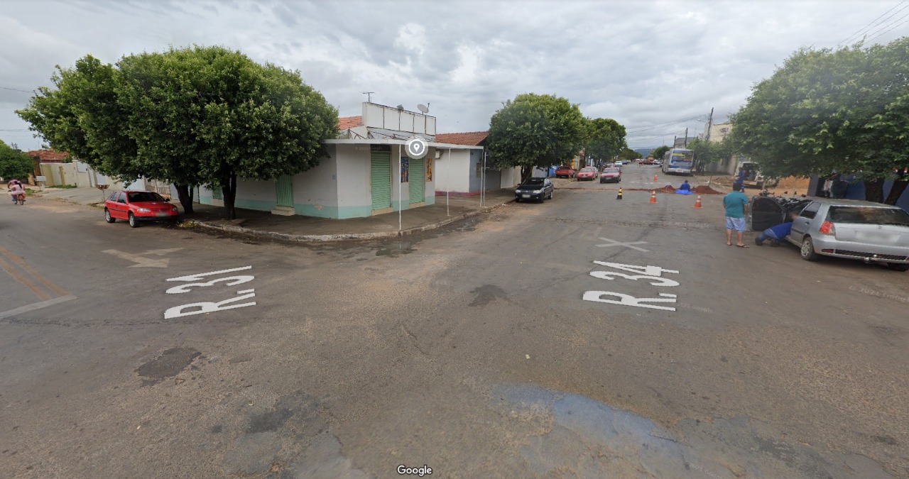 Ciclista morre após acidente com ônibus e veículo de passeio em Goianésia (GO)