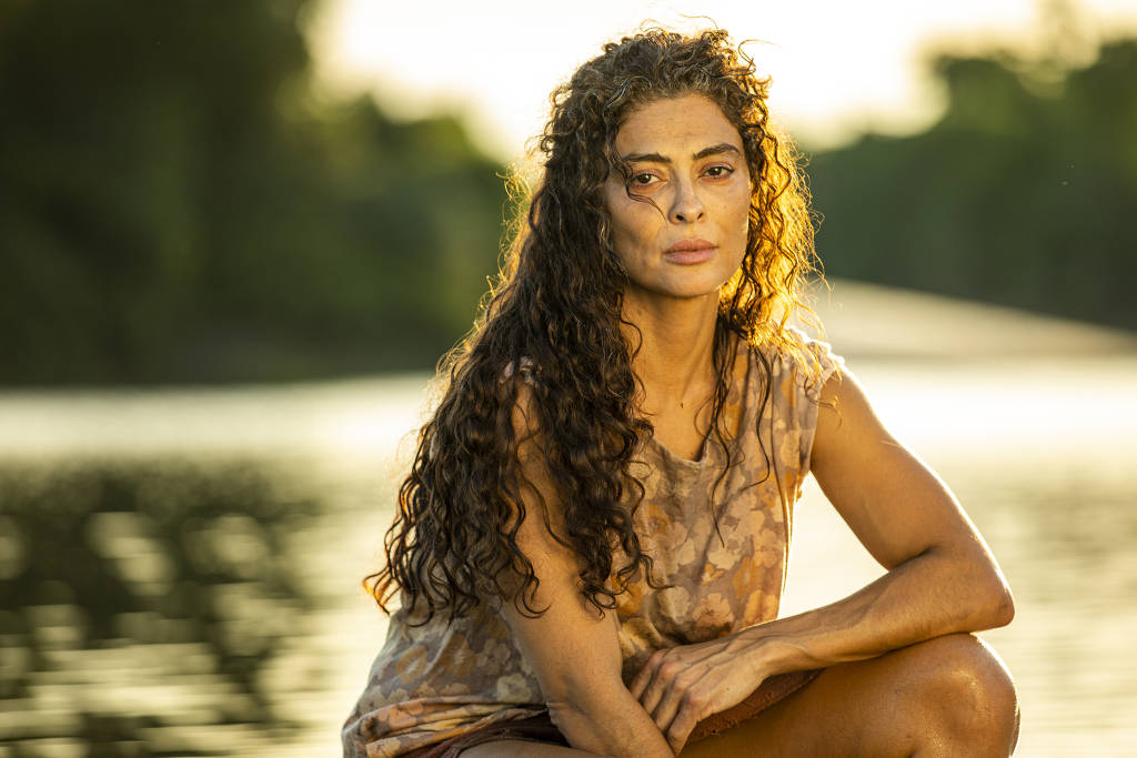 Personagem de Juliana Paes vai morrer nos braços de Juma. Pantanal: confira imagens do making of da morte de Maria Marruá