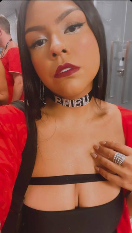 "Quero agradecer aos meus hates", disse Livia Nascimento. Noiva de Babu relata ataques por usar coleira com o nome do ex-BBB