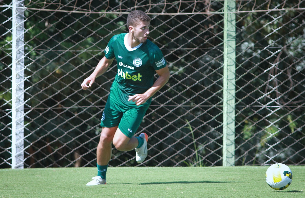Luiz Filipe em treino pelo Goiás