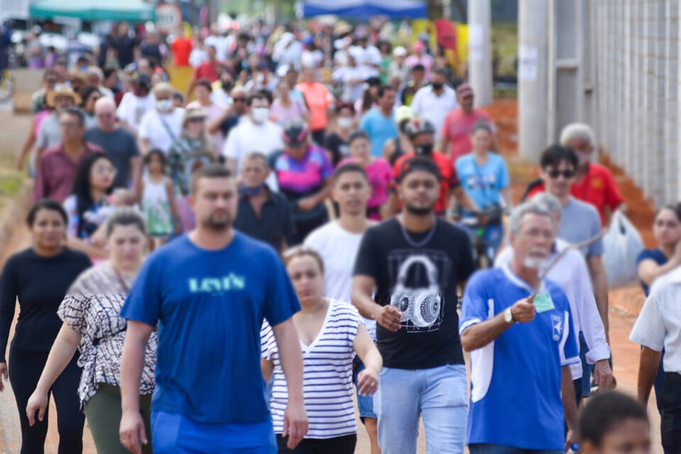 Cerca de 10 mil pessoas acompanharam encenação da Paixão de Cristo pela rodovia