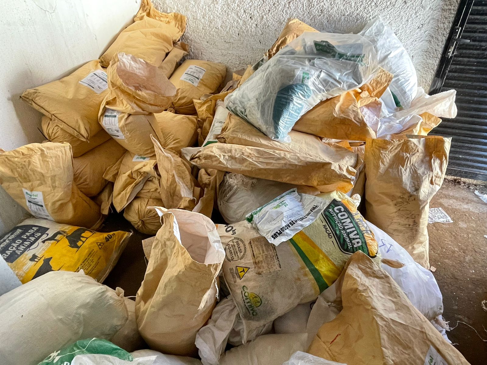 Polícia apreende 1,5 tonelada de agrotóxicos ilegais, em Goiatuba