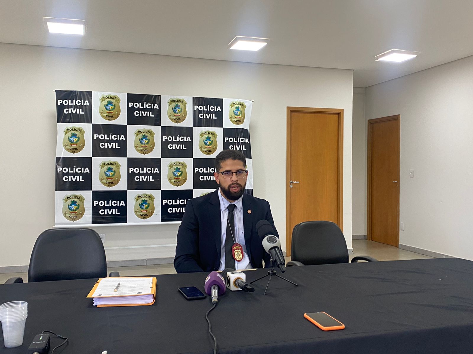 Delegado Jorge Bezerra deu detalhes sobre a investigação nessa segunda(04). (Foto: Jonathan Cavalncante)