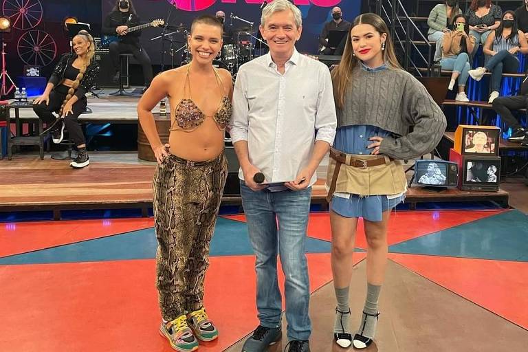 A atriz e apresentadora Maisa Silva, 19, virou meme no Twitter por causa da roupa usada no Altas Horas (Globo) deste sábado (16). (Foto: reprodução)