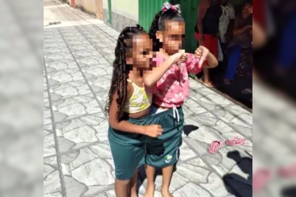 Alunos recebem uniformes 'gigantes' de prefeitura em Minas Gerais