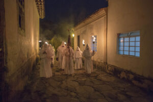 A cidade de Goiás voltou a celebrar a Semana Santa de forma presencial em 2022, depois de dois anos de paralisação por conta da pandemia da covid-19. Uma das atividades marcadas é a 'Procissão dos Penitentes', que acontecerá nesta quinta (13), a partir das 23 horas. A saída dos fiéis vai acontecer da Igreja São Francisco de Paula.