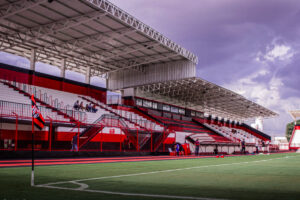 O trânsito em Goiânia sofrerá mudanças temporárias em razão da partida entre Atlético Goianiense e Botafogo, neste domingo (24). O jogo acontecerá às 18h30 pelo Campeonato Brasileiro, no Estádio Antônio Accioly, na capital. Com isso, as ruas P-25, D-6 e Avenida Perimetral com Rua Senador Jaime, que ficam próximas ao estádio, serão interditadas.