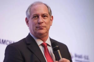 Ciro foi o único presidenciável a se solidarizar com a perda de Caiado