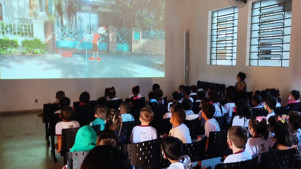 Cine Goiás Itinerante atende alunos e comunidade do município de Mineiros
