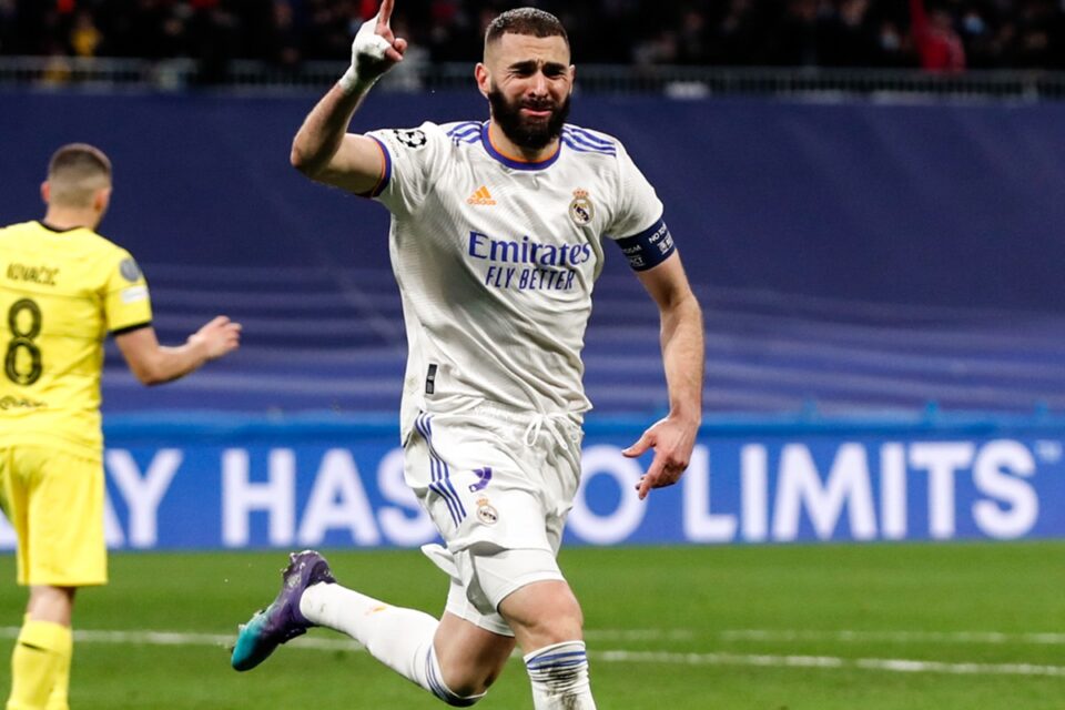 Benzema comemora gol da classificação do Real Madrid