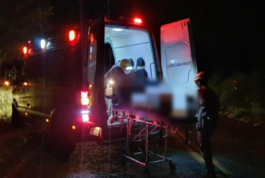 Motociclista fica ferido após atropelar cachorro na GO-330 em Catalão (GO)