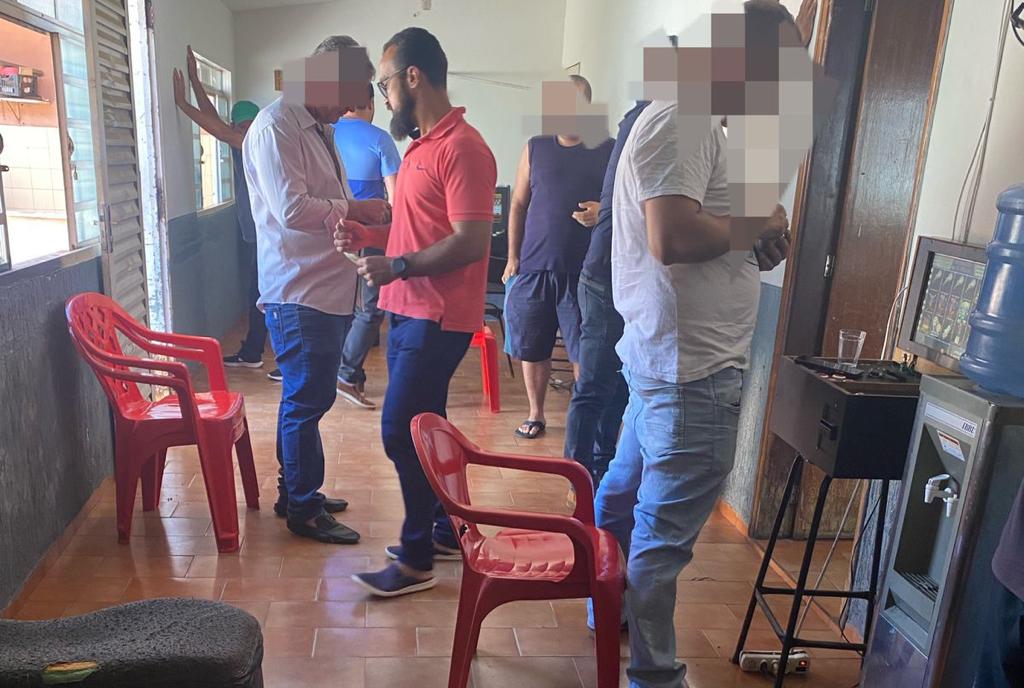 Ambiente de jogos funcionava no fundo de uma lanchonete (Foto: Divulgação/Polícia Civil)