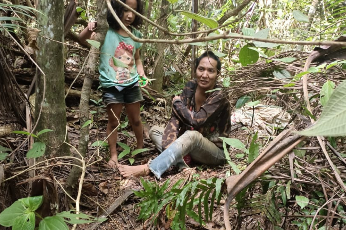 Tasmânia foi encontrada pela PM junto com as netas em área de mata. (Foto: Reprodução PM)