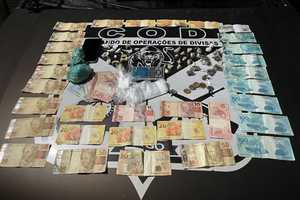 Polícia prende dois por suspeita de tráfico de drogas em Uruaçu (GO)