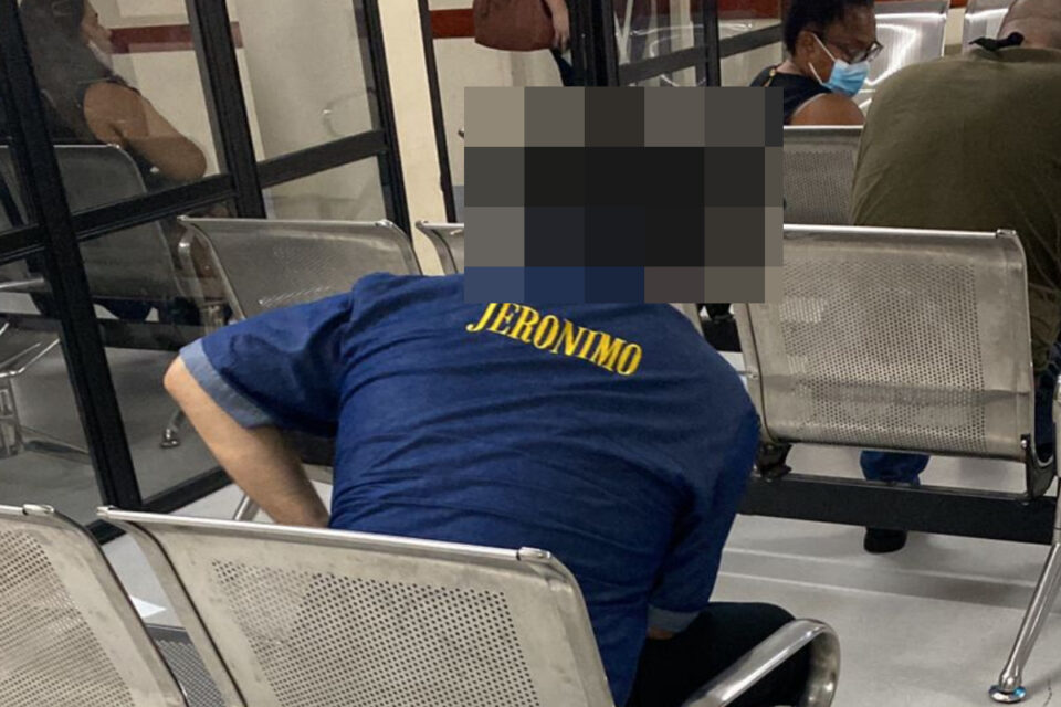 Um funcionário de uma franquia do Jeronimo Burger passou mal enquanto trabalhava, mas o gerente do estabelecimento não o ajudou a ir até um hospital. O caso aconteceu na tarde desta quarta-feira (13), próximo ao Parque Vaca Brava, em Goiânia.