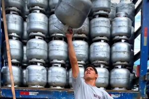 Carlos Fialho já tem mais de 55 mil seguidores no Instagram. Quem é o 'homem do gás', o novo fenômeno das redes sociais