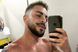 Roberto Bete compartilhou imagens da gestação nas redes sociais. Empresário trans dá à luz ao primeiro filho: "Meu corpo vibra"; veja fotos