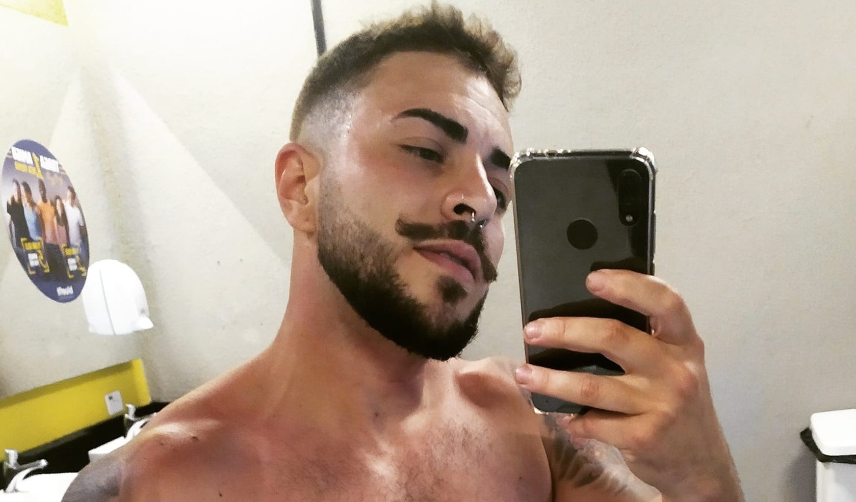 Roberto Bete compartilhou imagens da gestação nas redes sociais. Empresário trans dá à luz ao primeiro filho: "Meu corpo vibra"; veja fotos