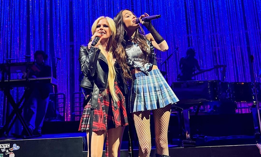 Avril Lavigne aparece de surpresa e canta hit em show de Olivia Rodrigo no Canadá