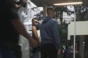 Vereador só foi embora com a chegada da PM. Gabriel Monteiro faz fiscalização em UPA mesmo com proibição judicial