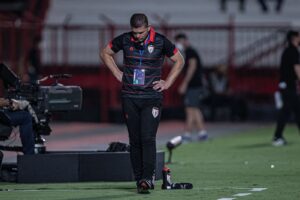 Umberto Louzer, treinador do Atlético Goianiense no Accioly