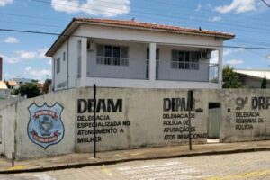 Lula sanciona lei que determina funcionamento 24 horas de delegacias da mulher Presidente sancionou outras legislações no Dia da Mulher