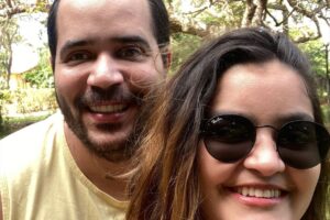 A pedagoga Anna Maria mostrou fotos tiradas momentos antes do médico Wilker Sabino se afogar em lago de Terezópolis (GO). (Foto: reprodução/redes sociais)