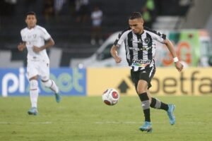 Luiz Fernando jogou 12 vezes na temporada e não marcou nenhum gol no ano