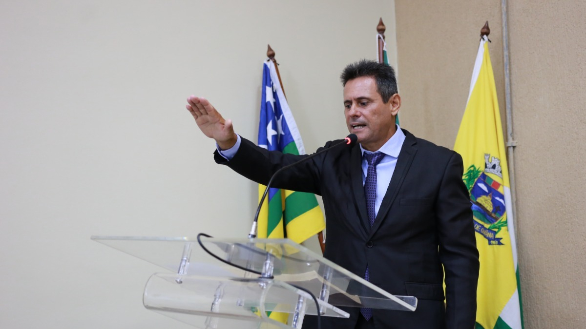 Câmara de Aparecida de Goiânia empossa vereador Cláudio Batista