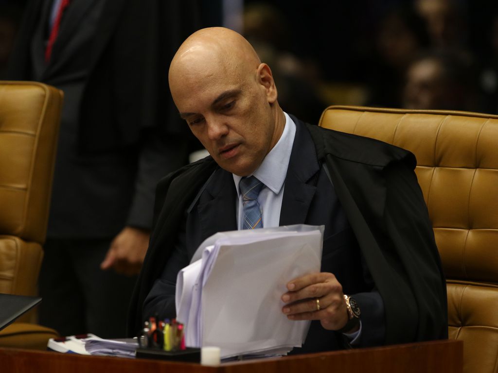STF dá 15 dias para PF elaborar relatório que diz se Bolsonaro vazou dados sigilosos