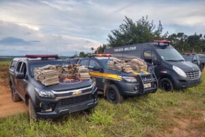Um suspeito de tráfico de drogas morreu e outro conseguiu fugir após perseguição e troca de tiros na GO 040, perto de Aragoiânia. (Foto: divulgação/PM)