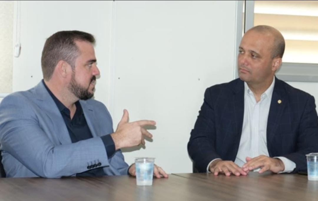 Gustavo Mendanha afirma que Major Vitor Hugo faz um bom trabalho e tem "condições" de manter candidatura