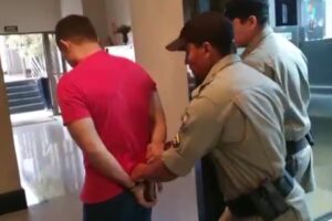 Suspeito de abusar da enteada de sete anos é preso em Goiânia (Foto: Reprodução - Video da PM)