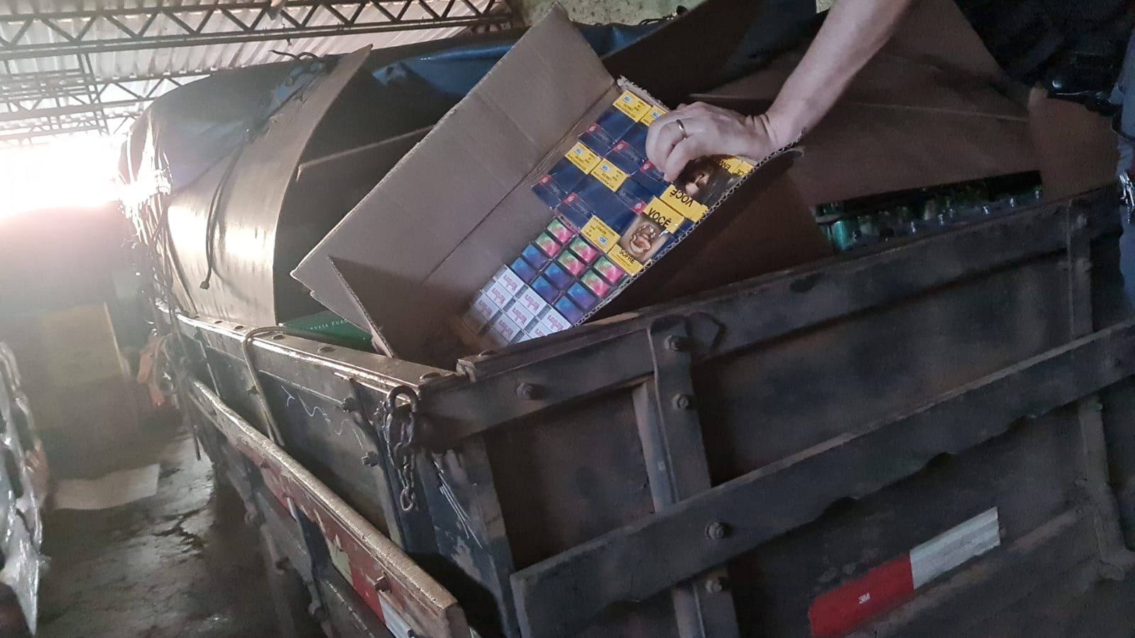Polícia Federal cumpre dez mandados de busca e apreensão por contrabando de cigarro em Jussara