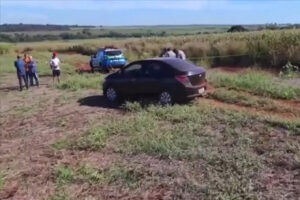 A Polícia Civil encontrou, nesta quarta-feira (26), o corpo de um menino de 10 anos em um milharal, na cidade de Maurilândia, Sudoeste de Goiás. A corporação acredita que a vítima seja Victor Henrique Alves dos Santos, que estava desaparecido há cerca de três dias. Como o corpo da criança já havia começado a se decompor e não havia nenhum documento de identificação com ela, a perícia realizará um exame de DNA para confirmar a identidade do corpo.