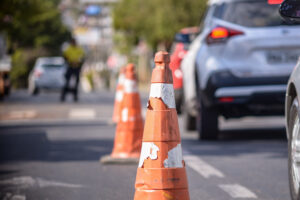 O trânsito vai sofrer alterações momentâneas devido à partida final do Campeonato Goiano 202, neste sábado (2). O jogo entre Goiás e Atlético Goianiense será realizado às 16h30 no Estádio Hailé Pinheiro, Setor Bela Vista. Entretanto, as interdições nas principais vias próximas ao estádio, começam à partir 13 horas, segundo a Secretaria Municipal Mobilidade (SMM).