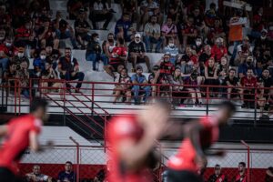 Torcida do Atlético Goianiense no Accioly