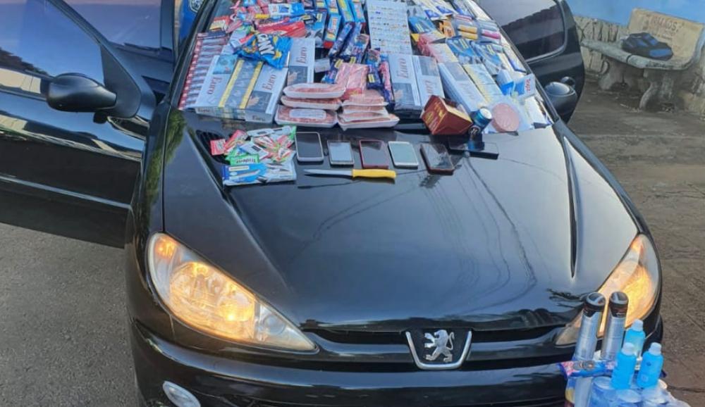 PM recuperou objetos de roubo em mercearia de Anápolis. (Foto: Reprodução)