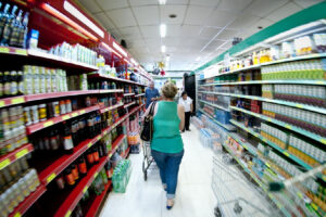 Cesta básica de Goiás custa 59% do salário mínimo e está entre as mais caras do Brasil