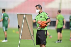 Marquinhos Santos está próximo de acerto com o Goiás