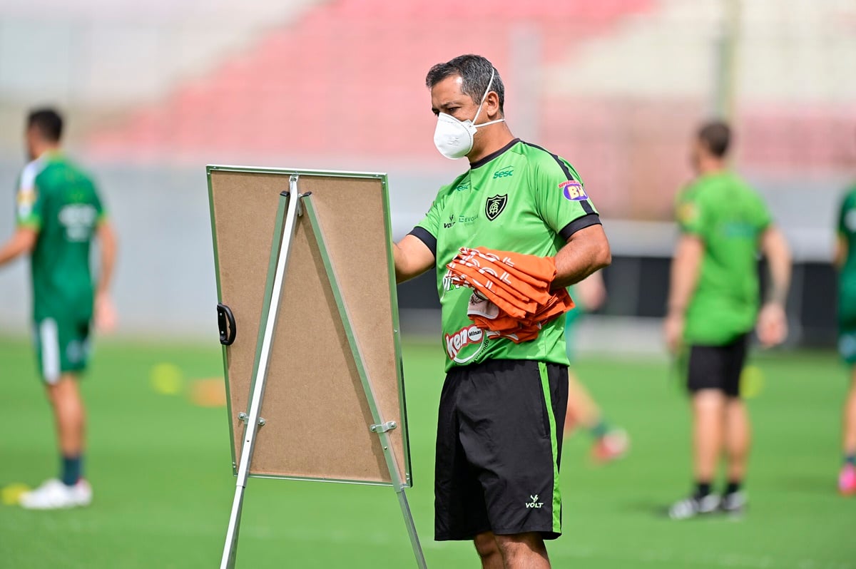 Marquinhos Santos está próximo de acerto com o Goiás