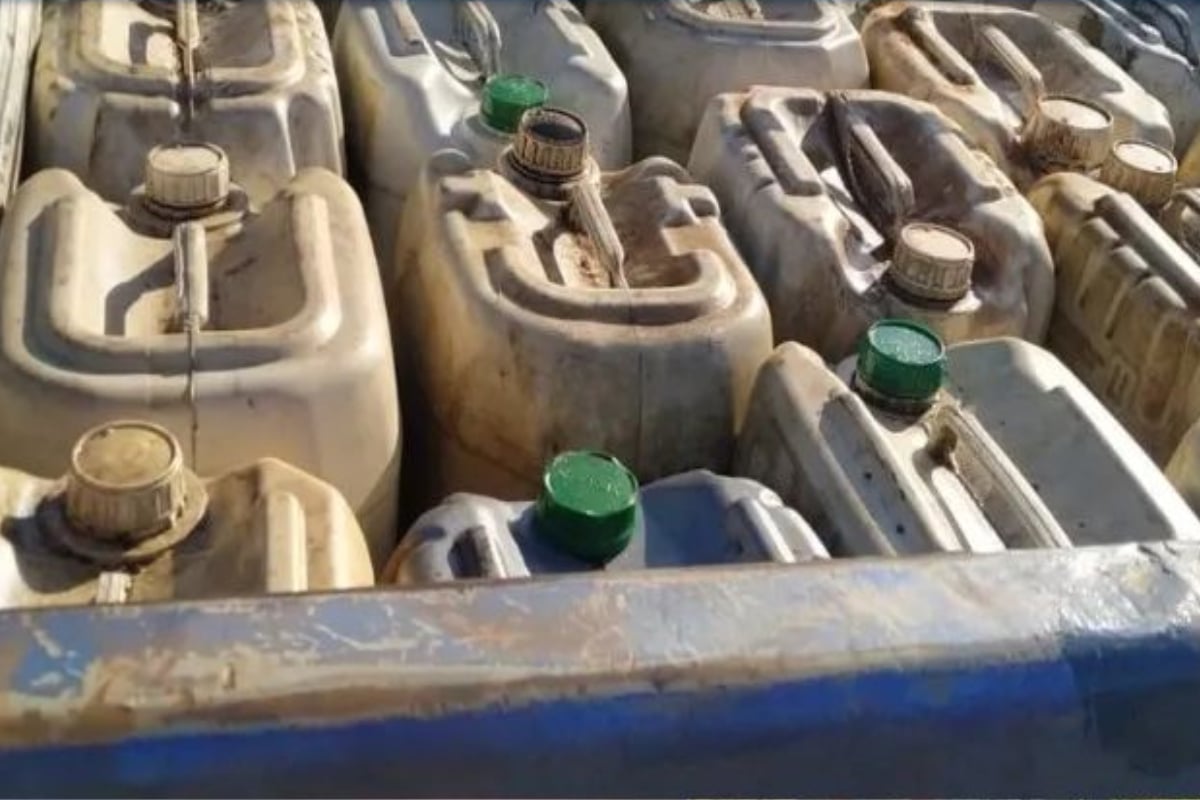 A Polícia Militar (PM) prendeu dois homens suspeitos de furto e receptação de mais de 800 litros de óleo diesel, na cidade de Santa Rita no Araguaia, Sudoeste de Goiás. Caso ocorreu nesta terça-feira (03).