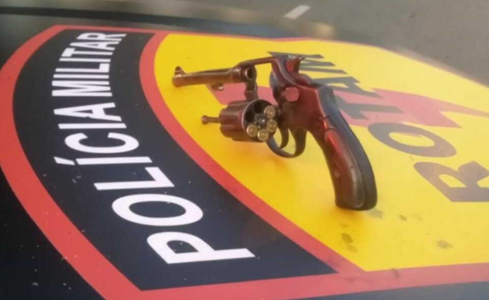 Suspeitos de roubar veículos morrem em confrontos com a Rotam
